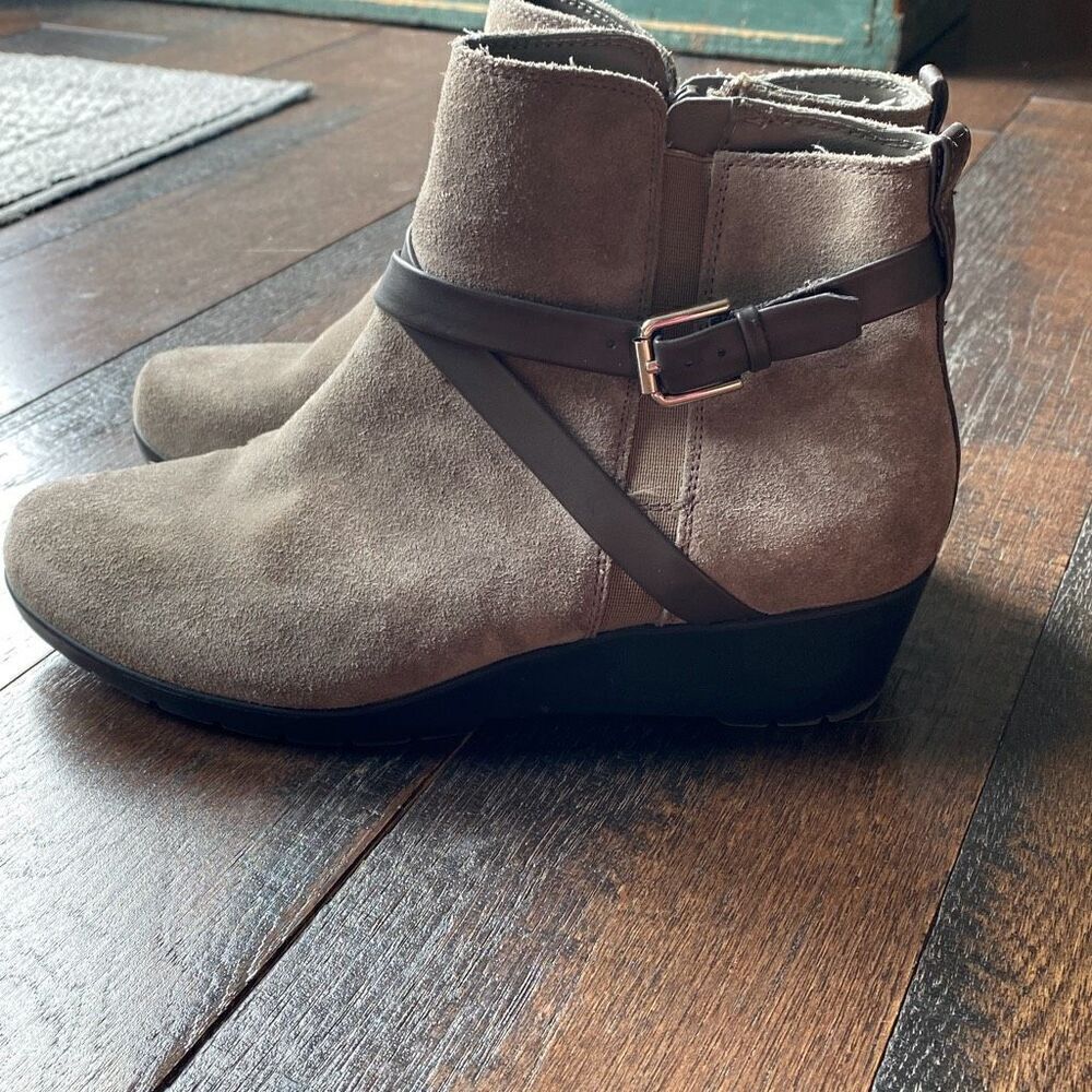 Bass Monique wedge booties womens size 8 taupe brown comfort‎ shoe suede